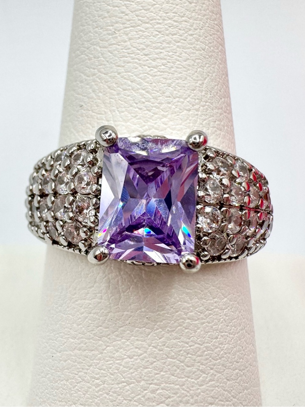 Purple CZ Cubic Zirconia Pave Rhinestone Blingy Cocktail Ring Size 9 Glam Gala